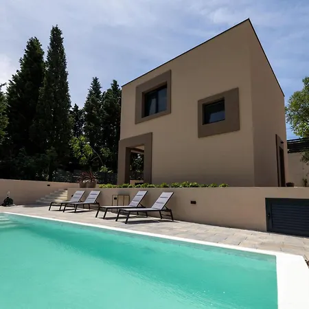 2 Bedroom Beautiful In Kremena