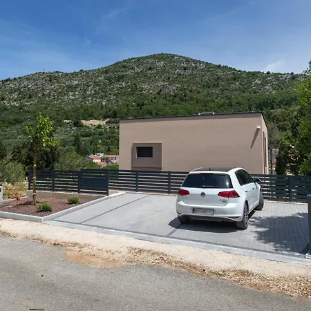 2 Bedroom Beautiful In Casa de Férias