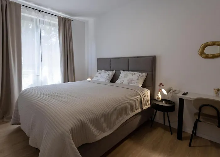 2 Bedroom Beautiful In Kremena