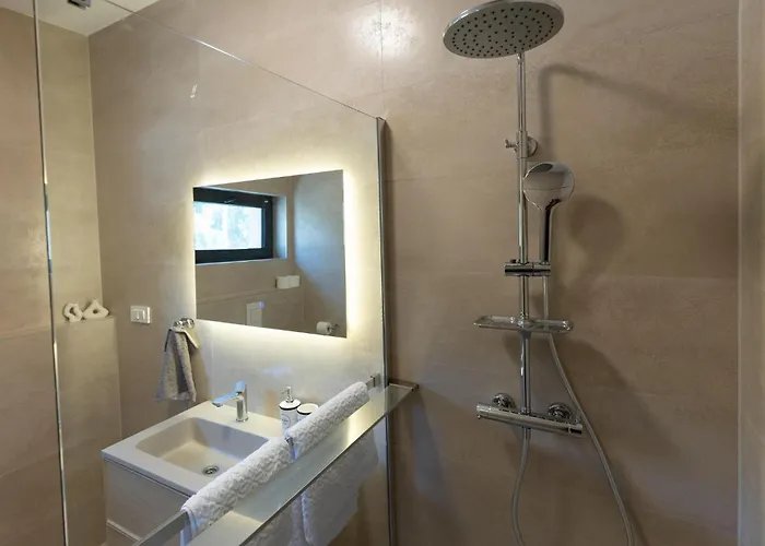 2 Bedroom Beautiful In Casa de Férias