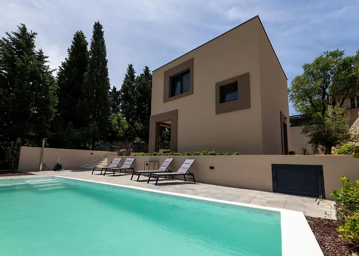 2 Bedroom Beautiful In Kremena