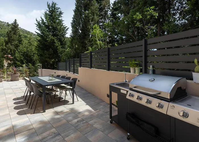 2 Bedroom Beautiful In Casa de Férias *