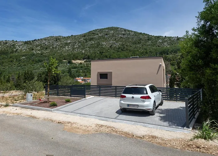 2 Bedroom Beautiful In Casa de Férias