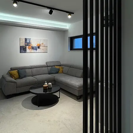 2 Bedroom Beautiful In Kremena