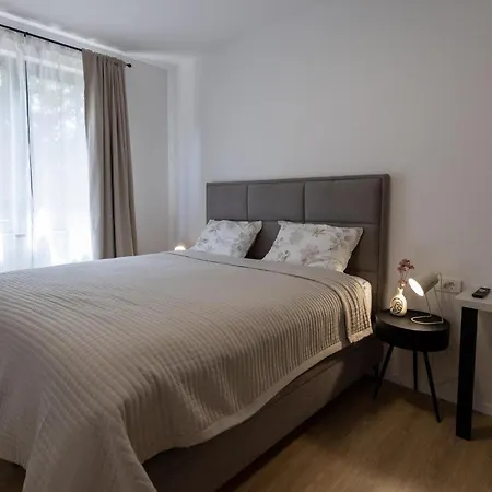 2 Bedroom Beautiful In Kremena