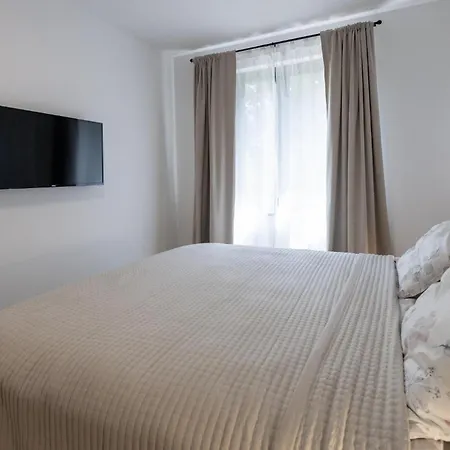 2 Bedroom Beautiful In Holiday home *