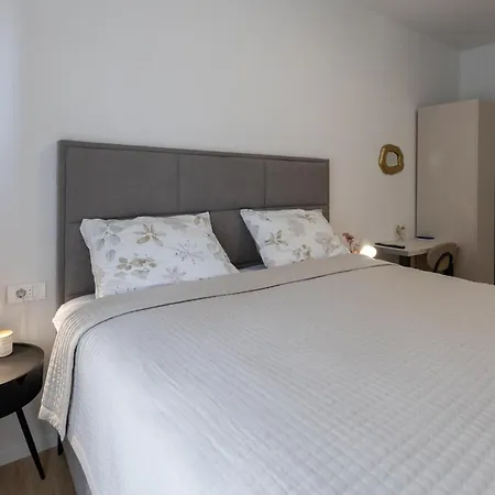 2 Bedroom Beautiful In Kremena